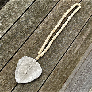 Decorative Macrame Feather Tassels - Natural Cotton Macramé Leaf Tassels Wooden Bead Curtain Tieback Wall Hanging 35cm - Tassel&Plume